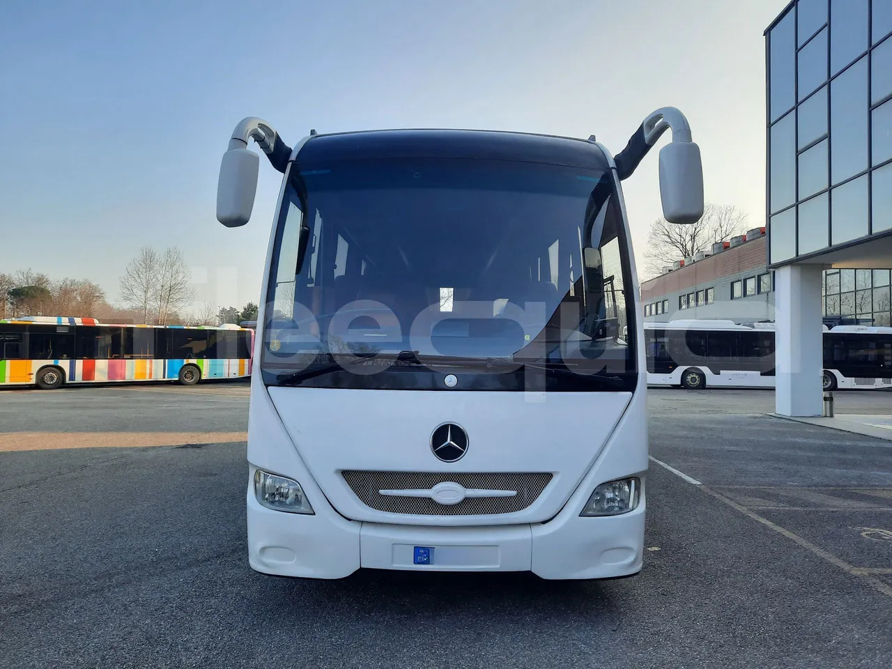 Mercedes-Benz MB1022 - Bus pariwisata: gambar 2 Mercedes-Benz MB1022 - Bus pariwisata: gambar 2