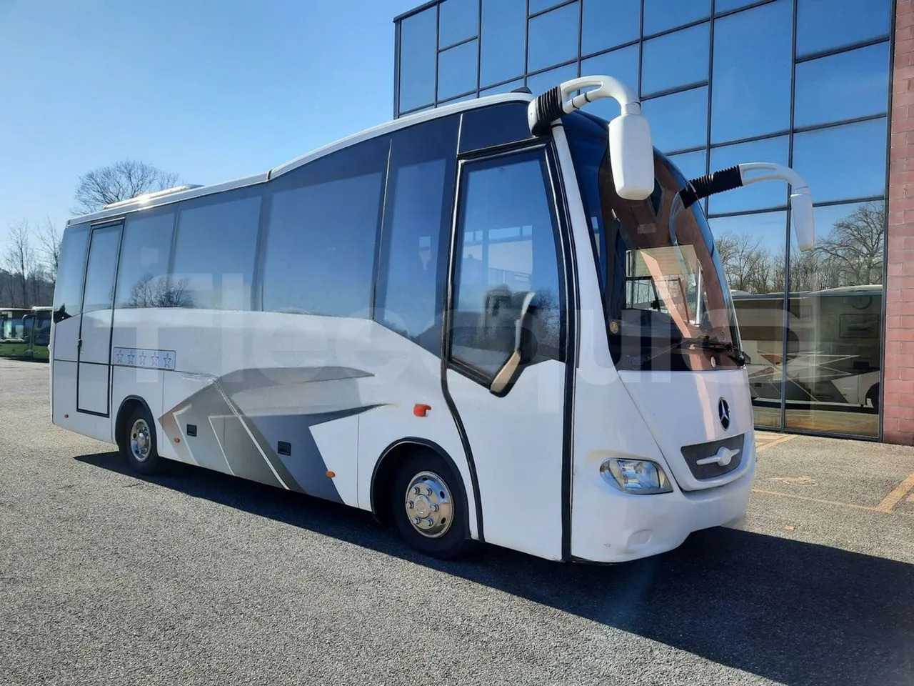 Mercedes-Benz MB1022 - Bus pariwisata: gambar 1 Mercedes-Benz MB1022 - Bus pariwisata: gambar 1