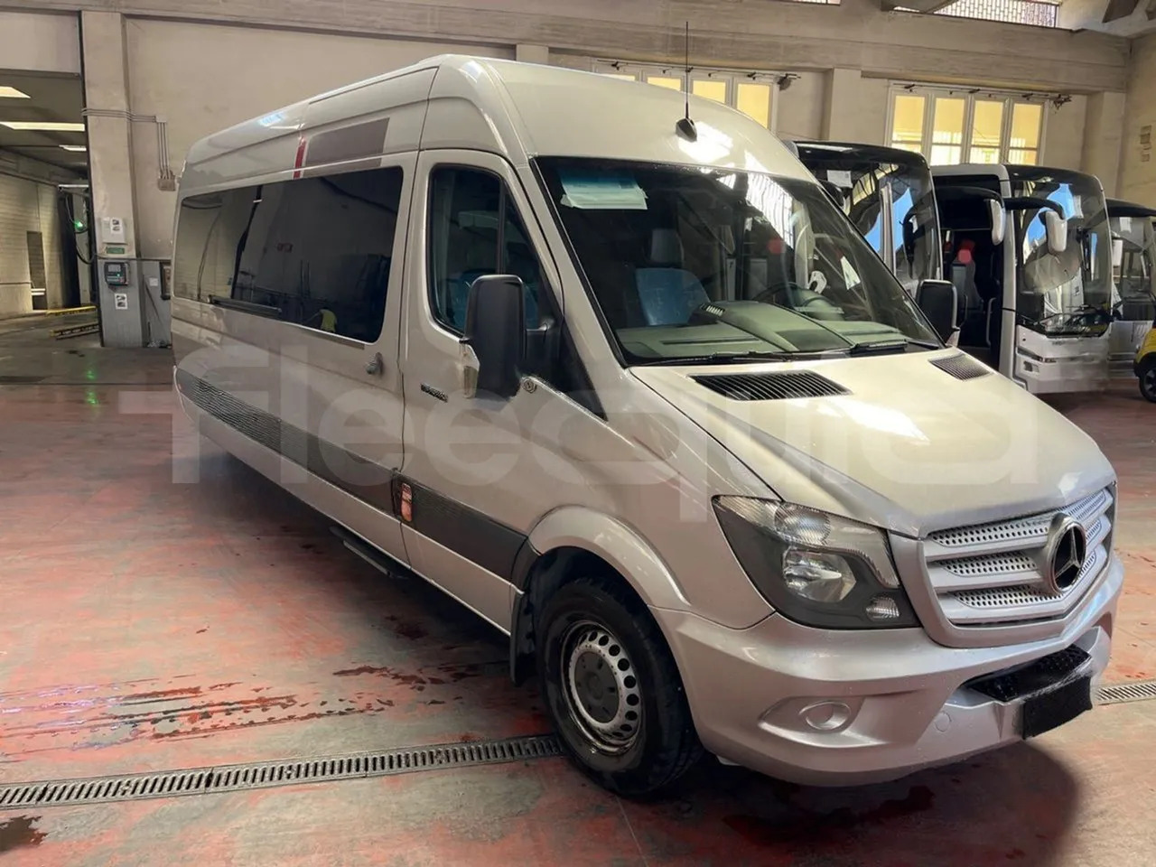 Mercedes-Benz Sprinter - Bus pinggiran kota: gambar 1 Mercedes-Benz Sprinter - Bus pinggiran kota: gambar 1