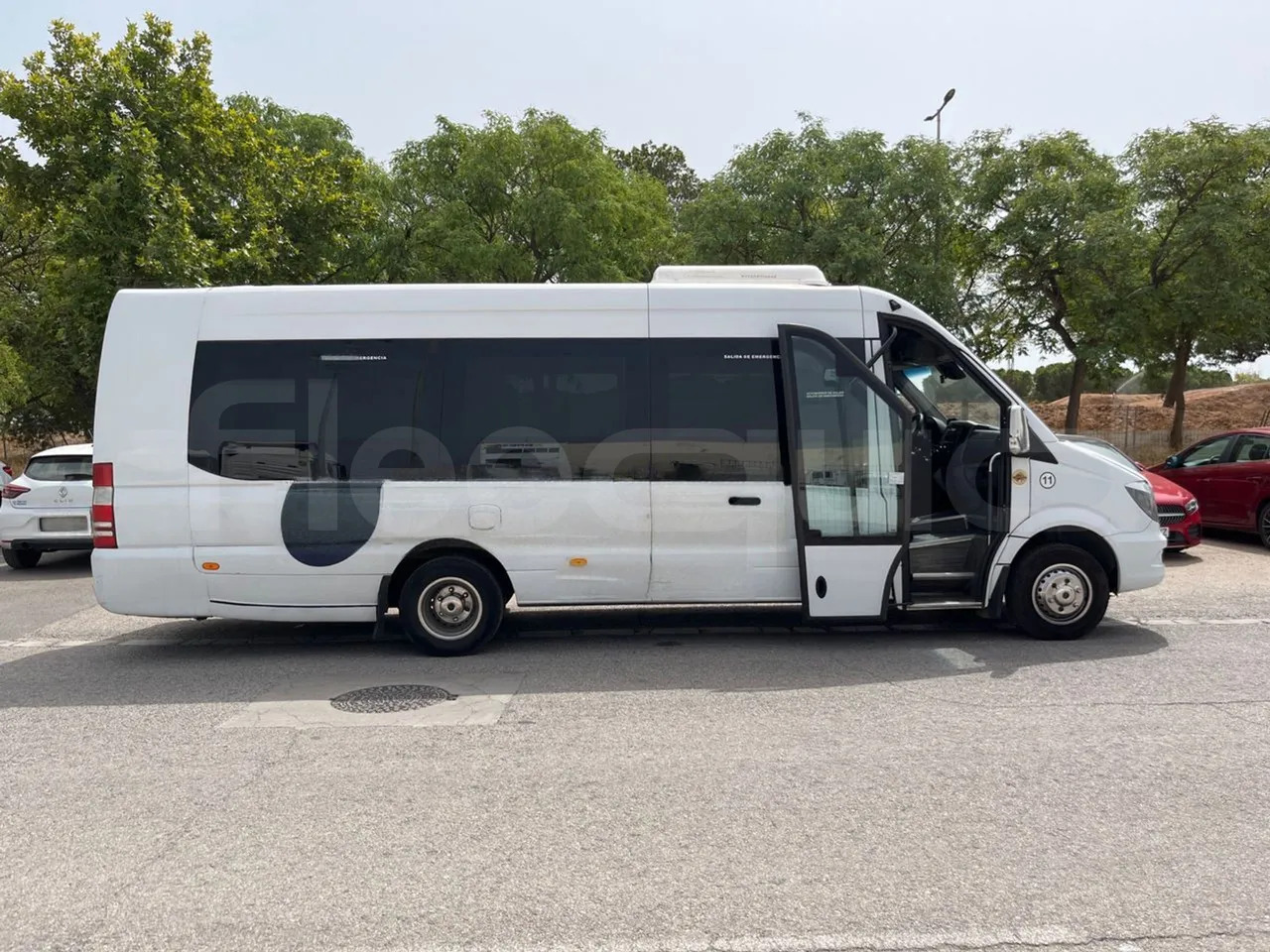 Bus pariwisata Mercedes-Benz Sprinter: gambar 14 Bus pariwisata Mercedes-Benz Sprinter: gambar 14