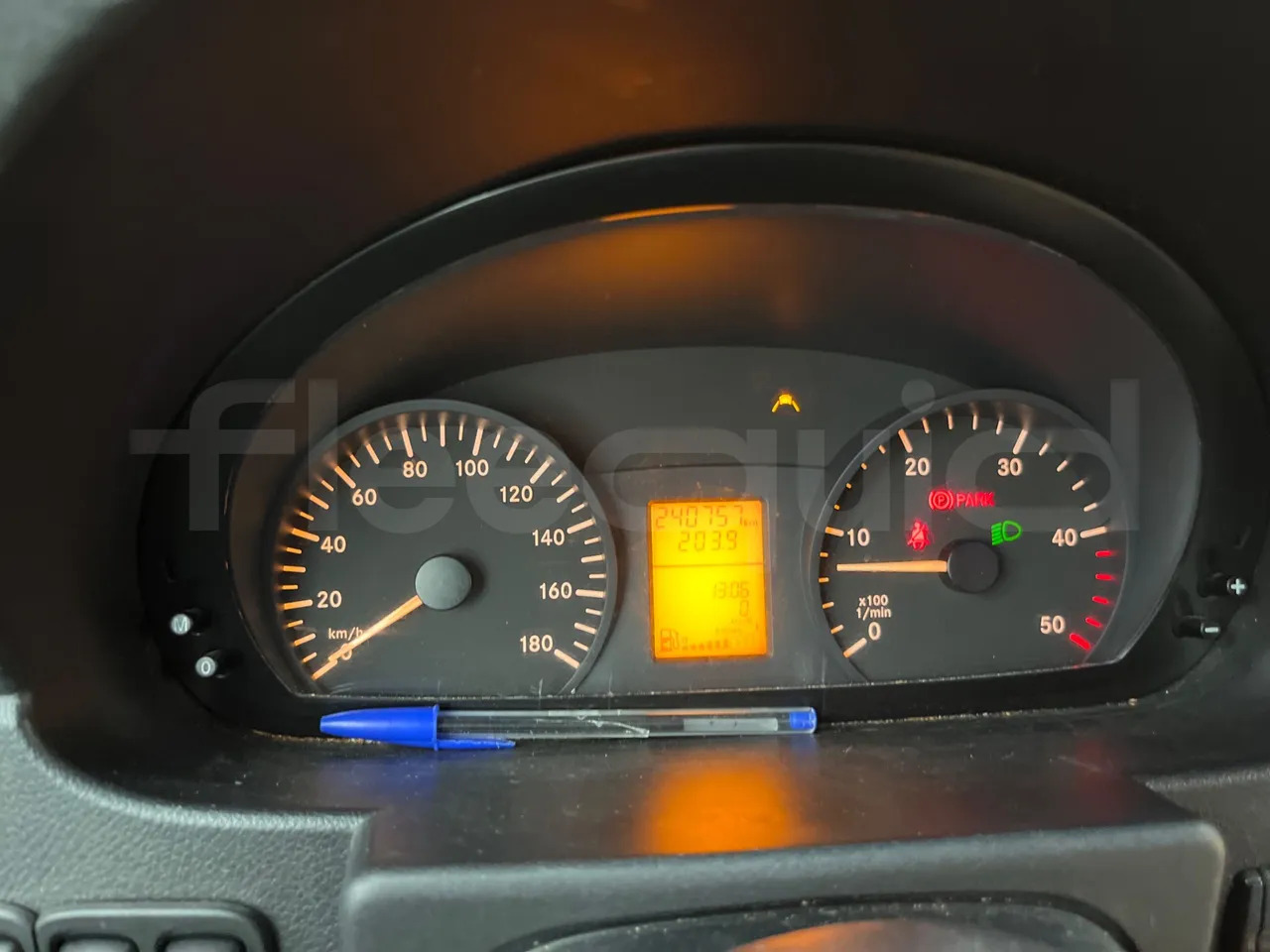 Mercedes-Benz Sprinter - Bus pinggiran kota: gambar 3 Mercedes-Benz Sprinter - Bus pinggiran kota: gambar 3