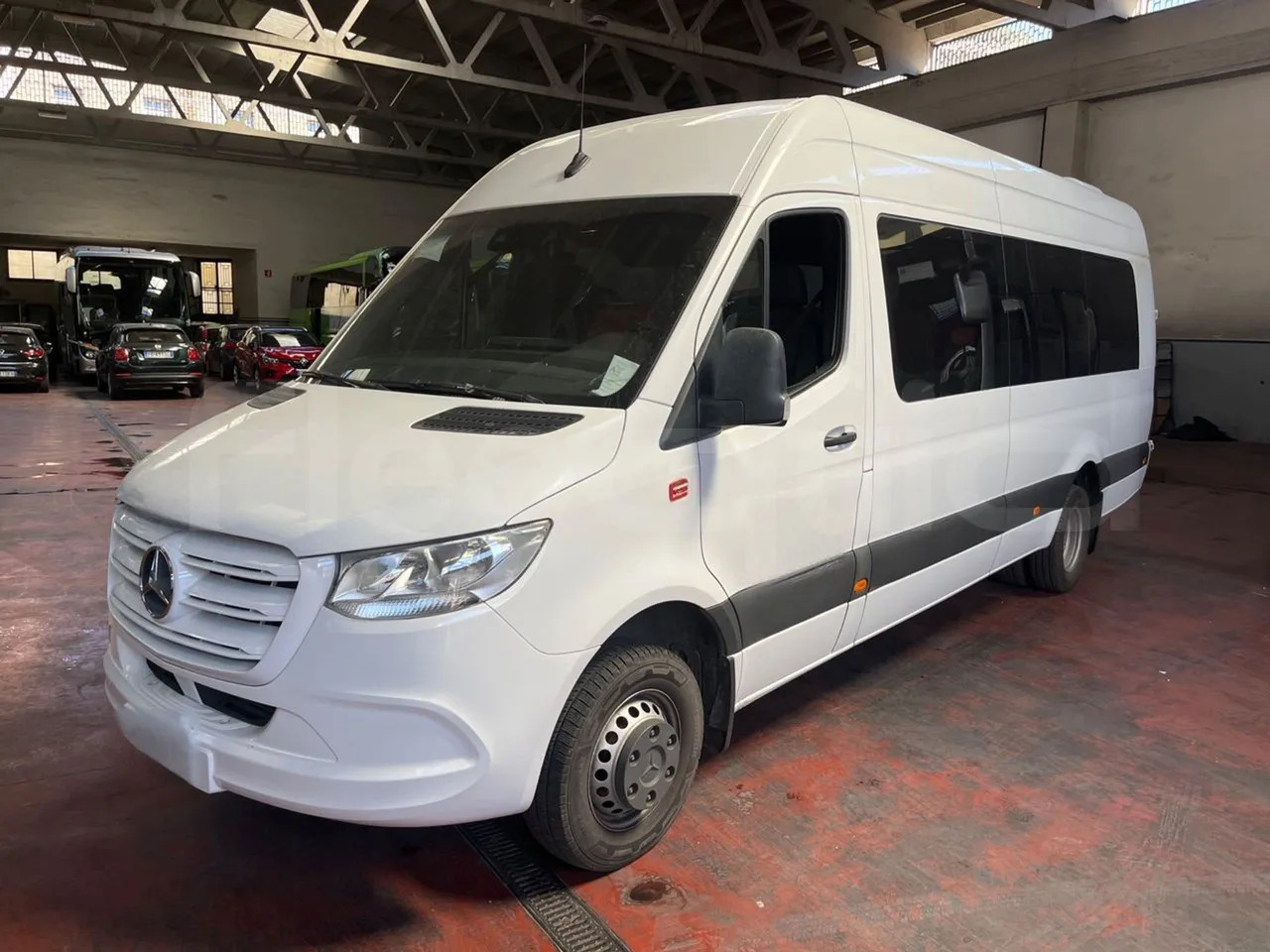 Mercedes-Benz Sprinter - Bus pinggiran kota: gambar 4 Mercedes-Benz Sprinter - Bus pinggiran kota: gambar 4