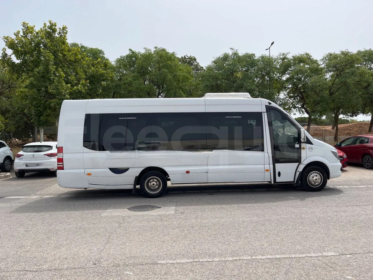 Bus pariwisata Mercedes-Benz Sprinter: gambar 13 Bus pariwisata Mercedes-Benz Sprinter: gambar 13