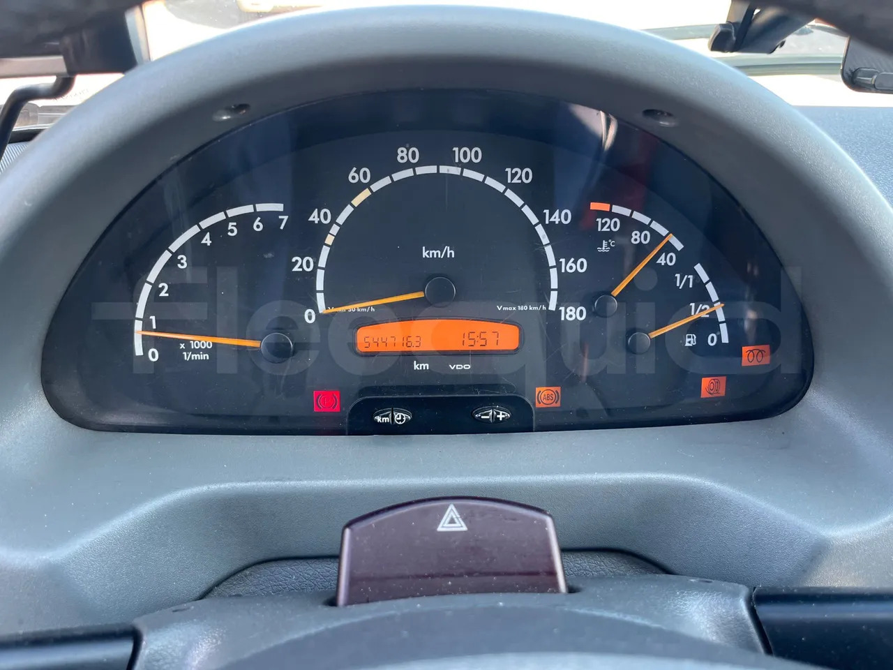 Mercedes-Benz Sprinter - Bus pinggiran kota: gambar 3 Mercedes-Benz Sprinter - Bus pinggiran kota: gambar 3