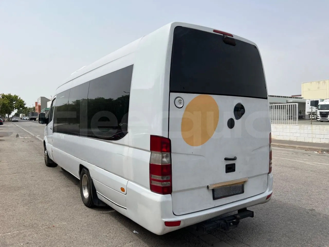 Bus pariwisata Mercedes-Benz Sprinter: gambar 9 Bus pariwisata Mercedes-Benz Sprinter: gambar 9
