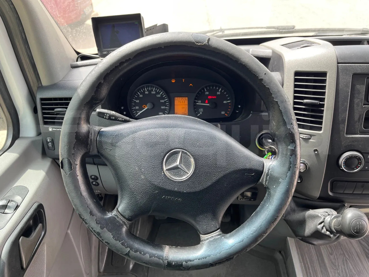 Bus pariwisata Mercedes-Benz Sprinter: gambar 20 Bus pariwisata Mercedes-Benz Sprinter: gambar 20