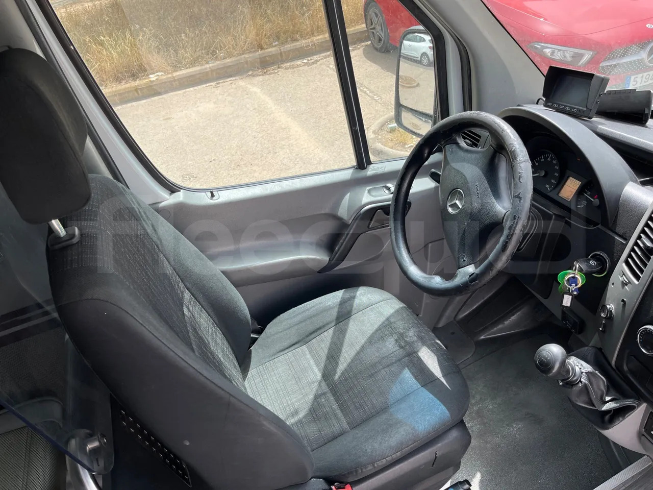 Bus pariwisata Mercedes-Benz Sprinter: gambar 17 Bus pariwisata Mercedes-Benz Sprinter: gambar 17