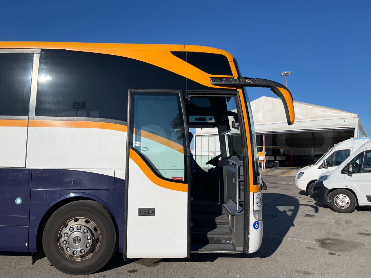 Bus pariwisata Mercedes-Benz Tourismo: gambar 19
