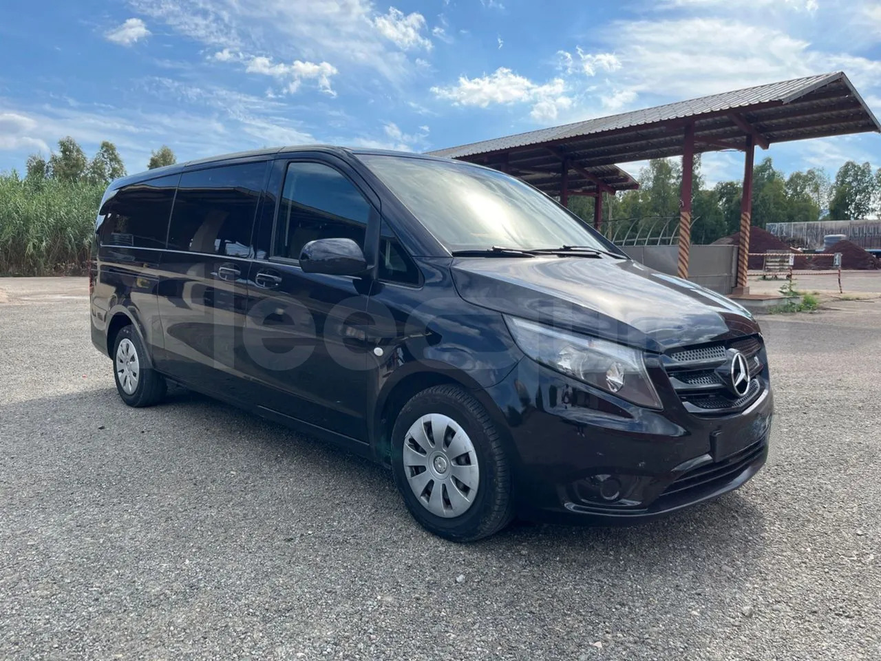 Van penumpang Mercedes-Benz Vito Tourer: gambar 1