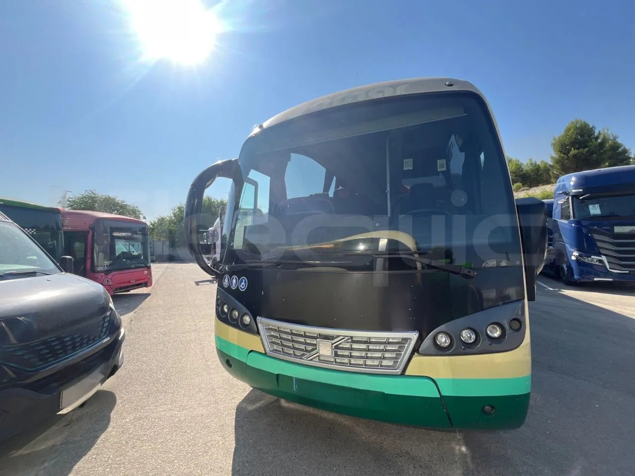 Volvo B12B - Bus pariwisata: gambar 1 Volvo B12B - Bus pariwisata: gambar 1
