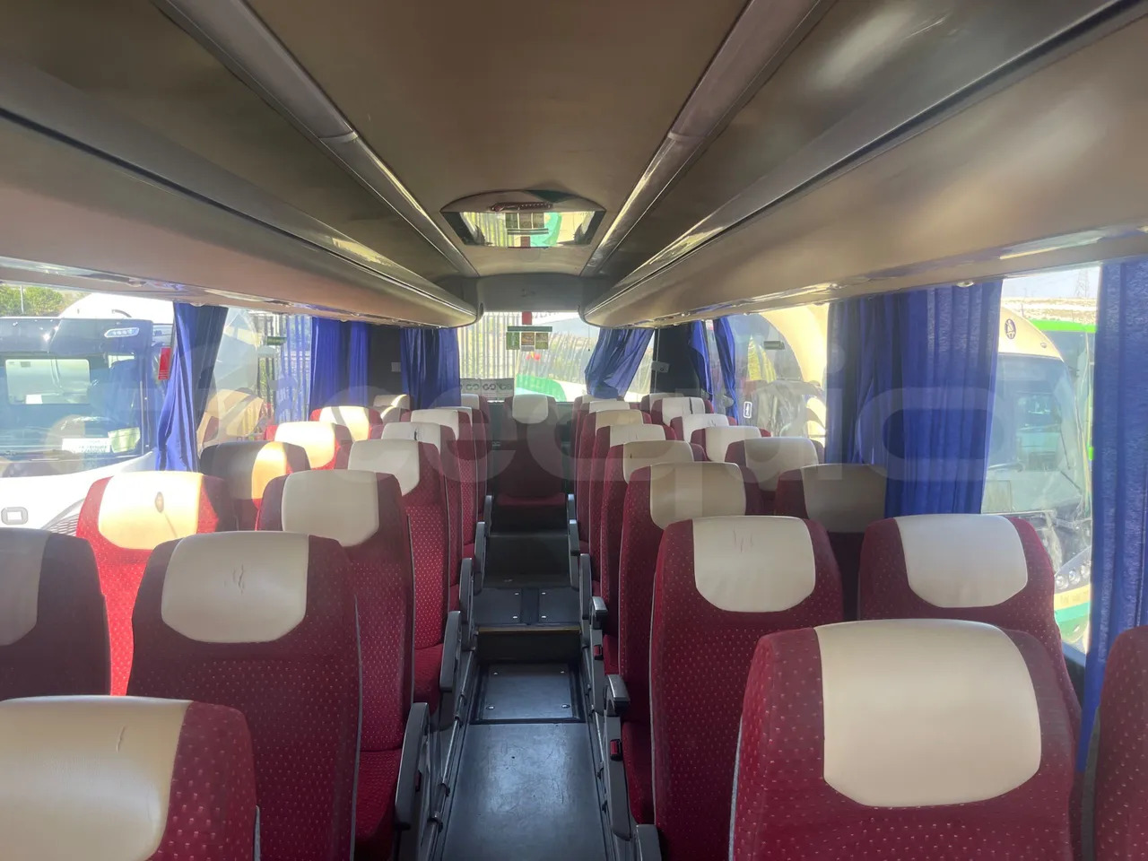 Bus pariwisata Volvo B12B: gambar 19