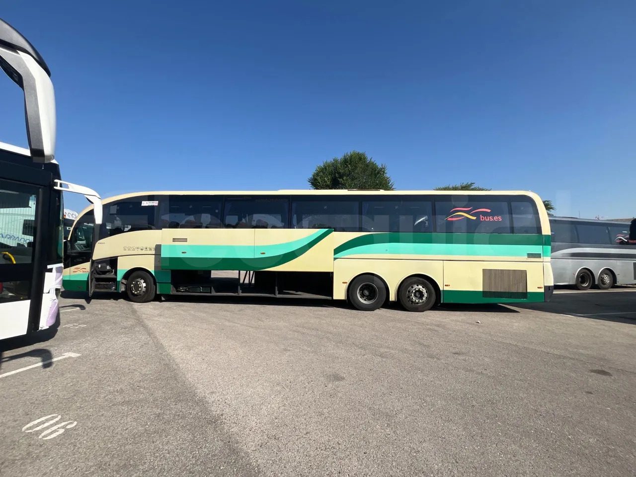 Bus pariwisata Volvo B12B: gambar 17