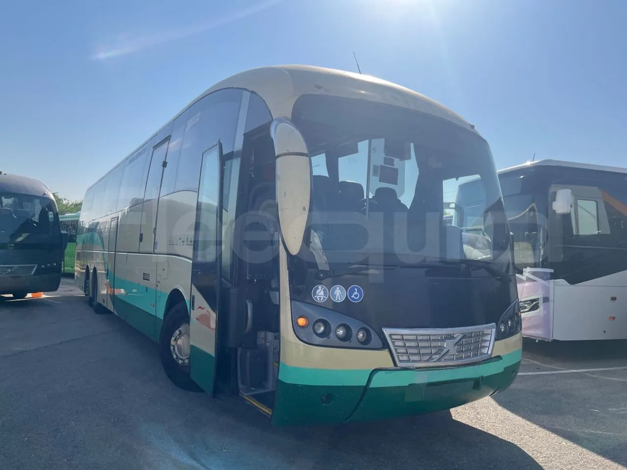 Bus pariwisata Volvo B12B: gambar 11