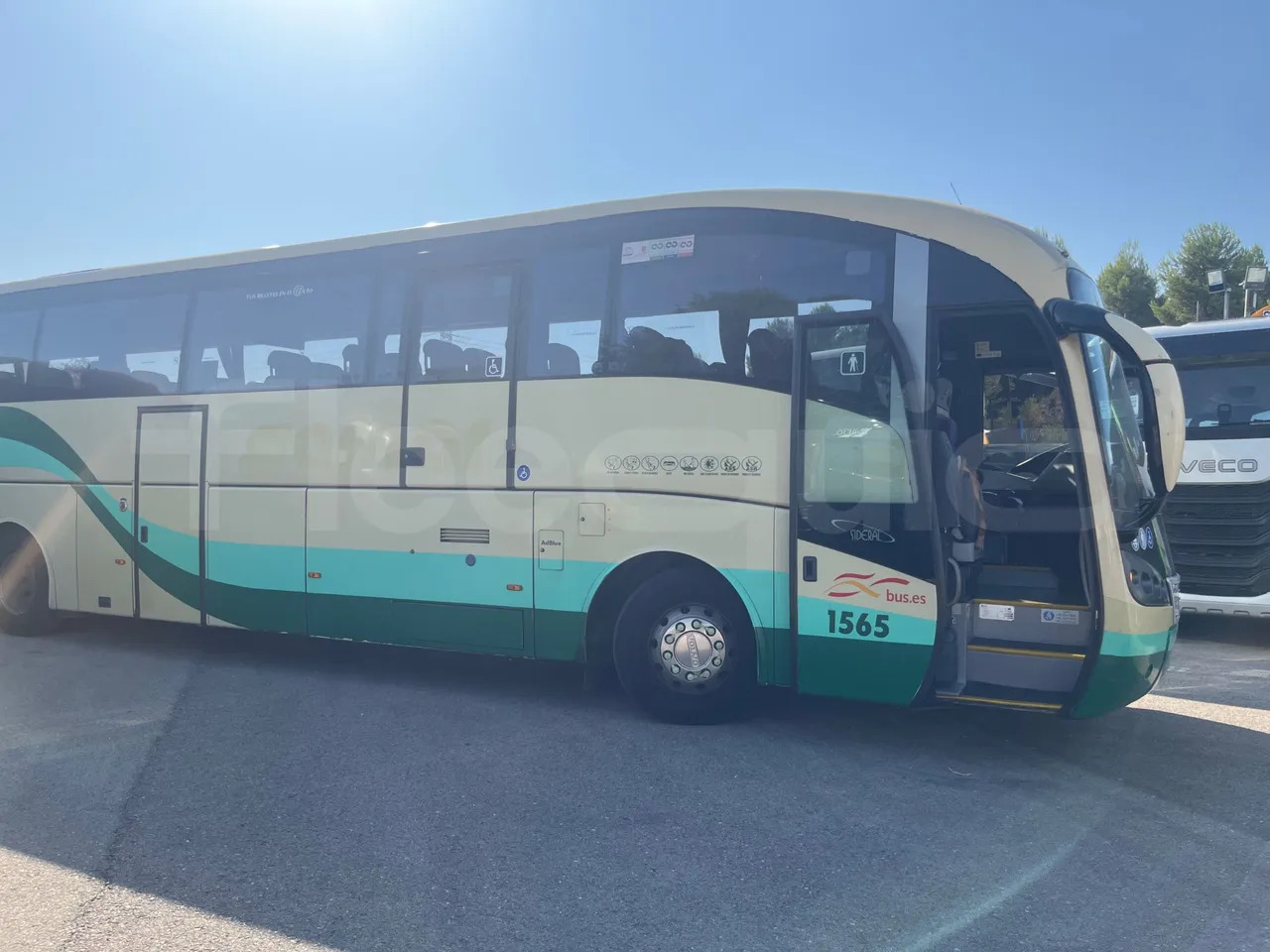 Bus pariwisata Volvo B12B: gambar 15