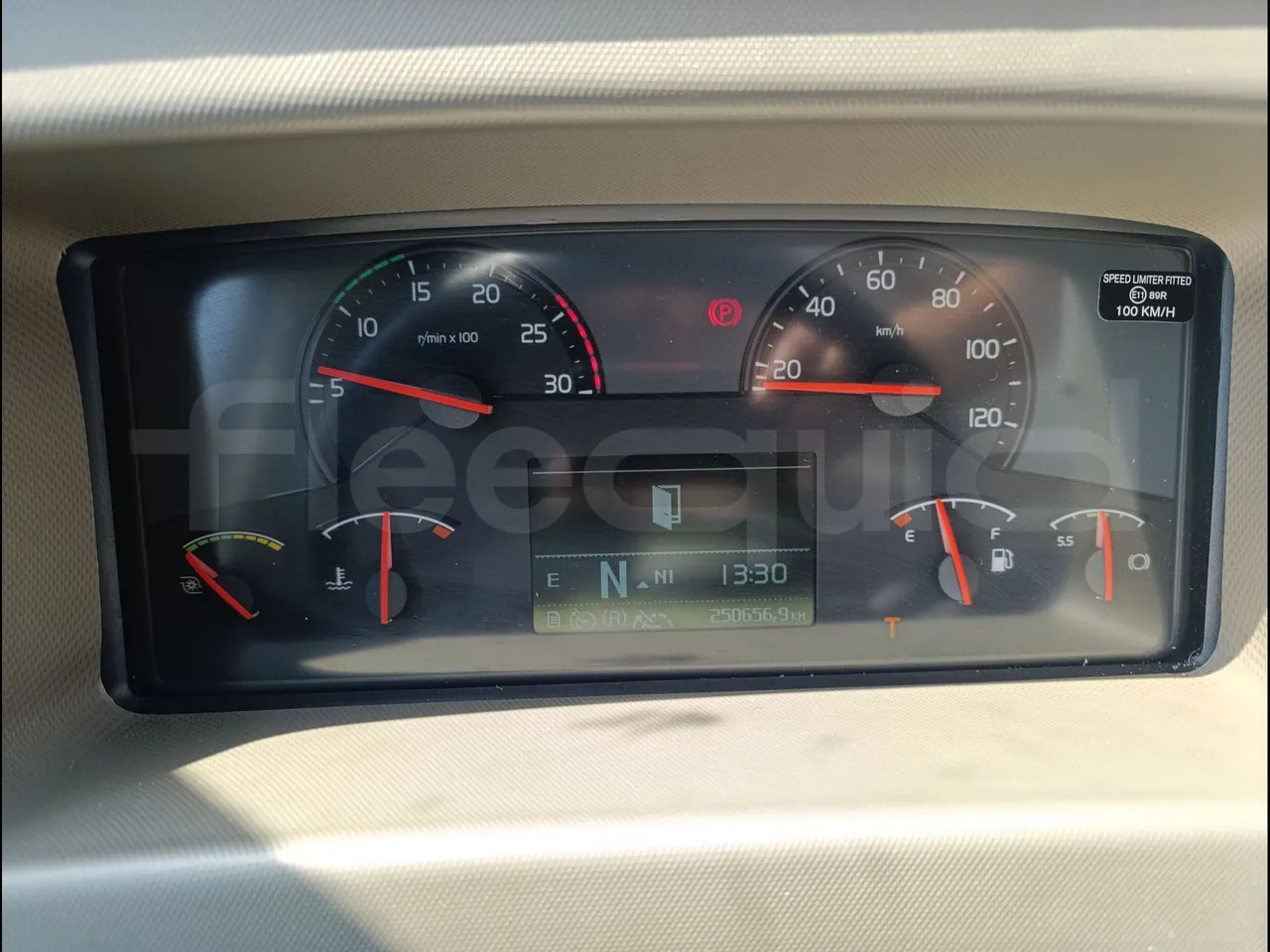 Volvo Sunsundegui - Bus pariwisata: gambar 3 Volvo Sunsundegui - Bus pariwisata: gambar 3