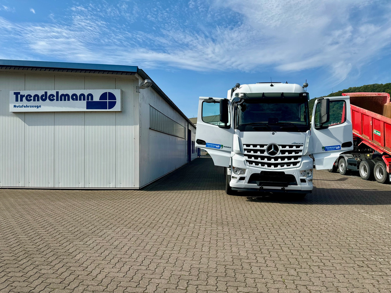 MERCEDES-BENZ Arocs 3553 4 Achsen Tridem - Hook lift: gambar 3 MERCEDES-BENZ Arocs 3553 4 Achsen Tridem - Hook lift: gambar 3