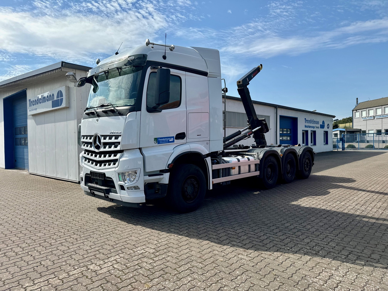 MERCEDES-BENZ Arocs 3553 4 Achsen Tridem - Hook lift: gambar 1 MERCEDES-BENZ Arocs 3553 4 Achsen Tridem - Hook lift: gambar 1