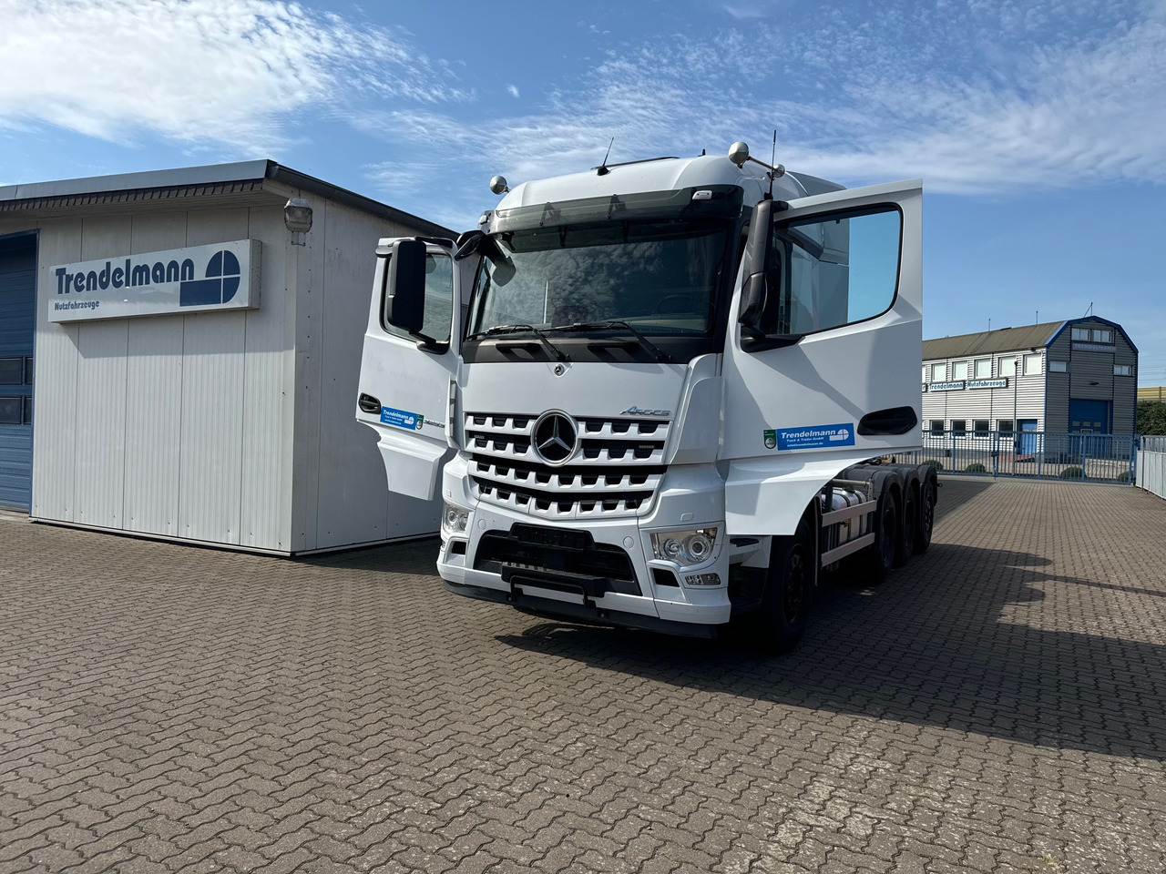 MERCEDES-BENZ Arocs 3553 4 Achsen Tridem - Hook lift: gambar 4 MERCEDES-BENZ Arocs 3553 4 Achsen Tridem - Hook lift: gambar 4