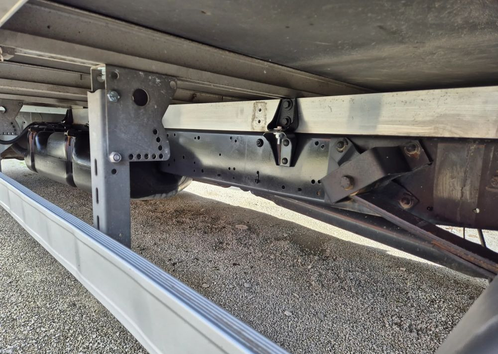 Iveco 35C15 3.0 - Van flatbed: gambar 4 Iveco 35C15 3.0 - Van flatbed: gambar 4