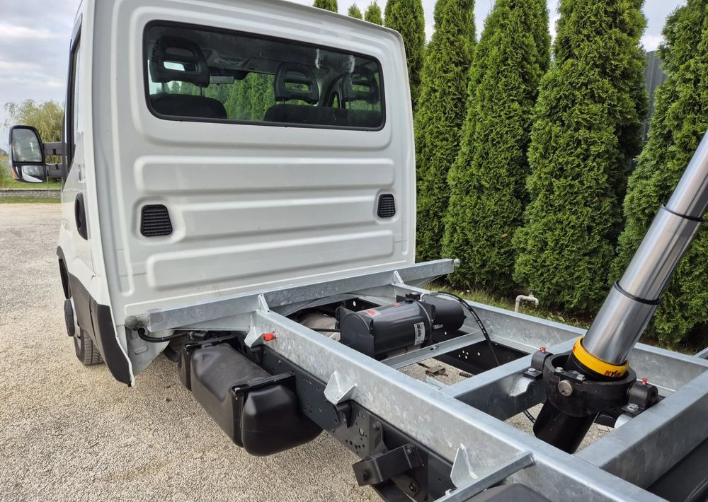 Iveco 35c14 140KM - Van jungkit: gambar 4 Iveco 35c14 140KM - Van jungkit: gambar 4