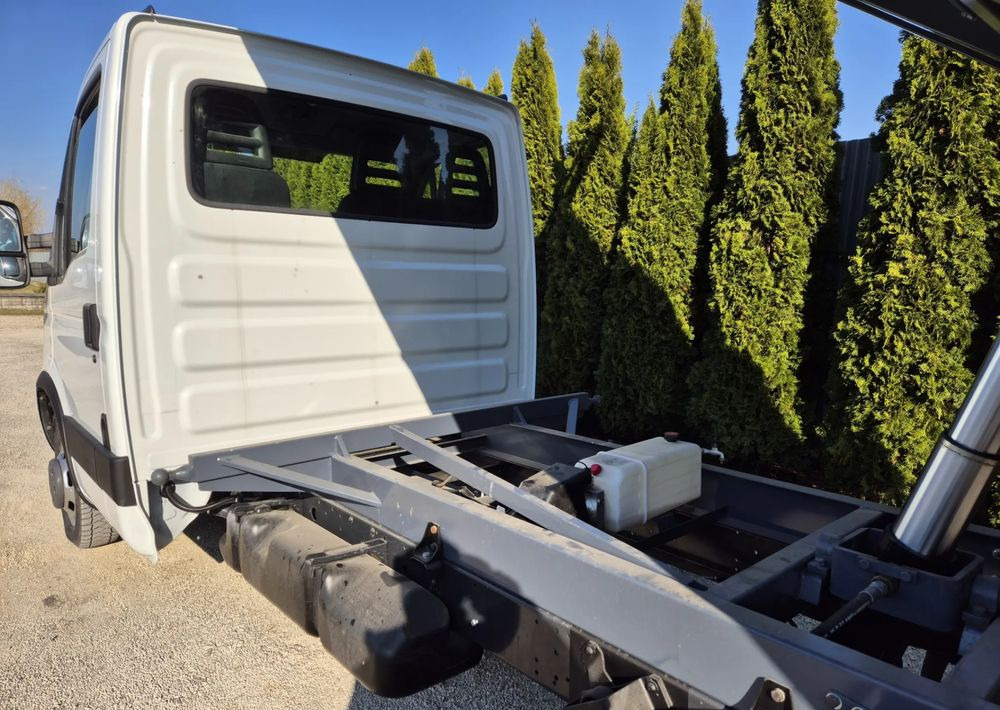 Iveco 35c15 3.0 150KM - Van jungkit: gambar 5 Iveco 35c15 3.0 150KM - Van jungkit: gambar 5