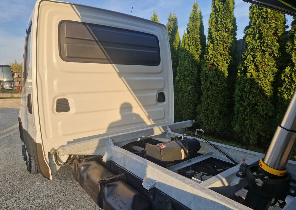 Iveco 35c15 3.0 - Van jungkit: gambar 5 Iveco 35c15 3.0 - Van jungkit: gambar 5