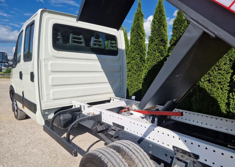 Iveco 35c15 - Van jungkit: gambar 4 Iveco 35c15 - Van jungkit: gambar 4