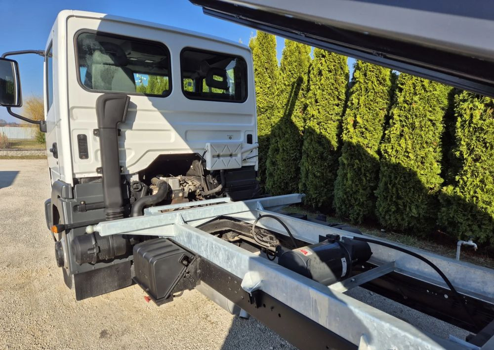 Nissan Atleon 56.13 3.0 130KM - Van jungkit: gambar 5 Nissan Atleon 56.13 3.0 130KM - Van jungkit: gambar 5