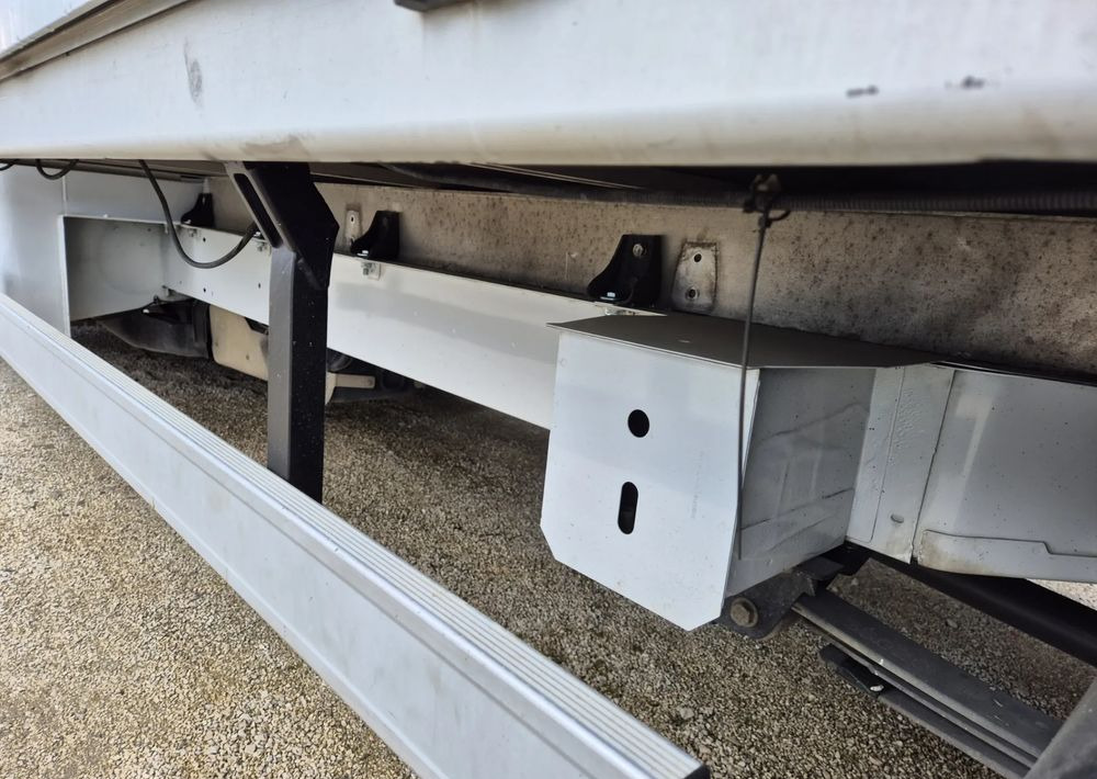 Renault 2.3 Plandeka Burto-Firanka 10 palet - Van flatbed: gambar 4 Renault 2.3 Plandeka Burto-Firanka 10 palet - Van flatbed: gambar 4