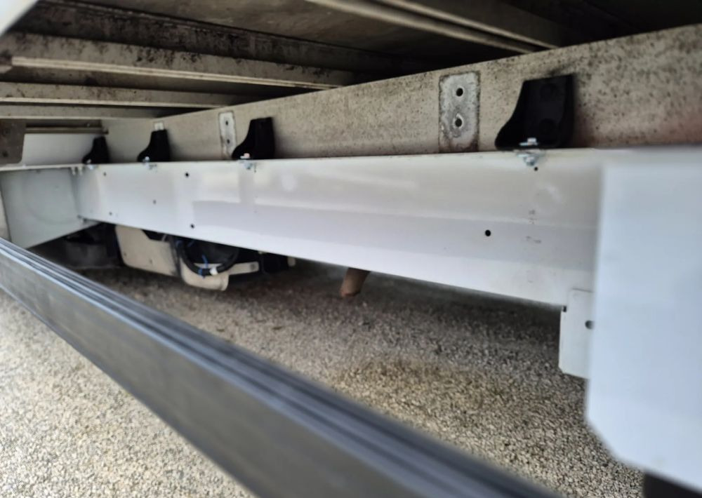 Renault Master 2.3 150KM - Van dengan terpal samping: gambar 5 Renault Master 2.3 150KM - Van dengan terpal samping: gambar 5