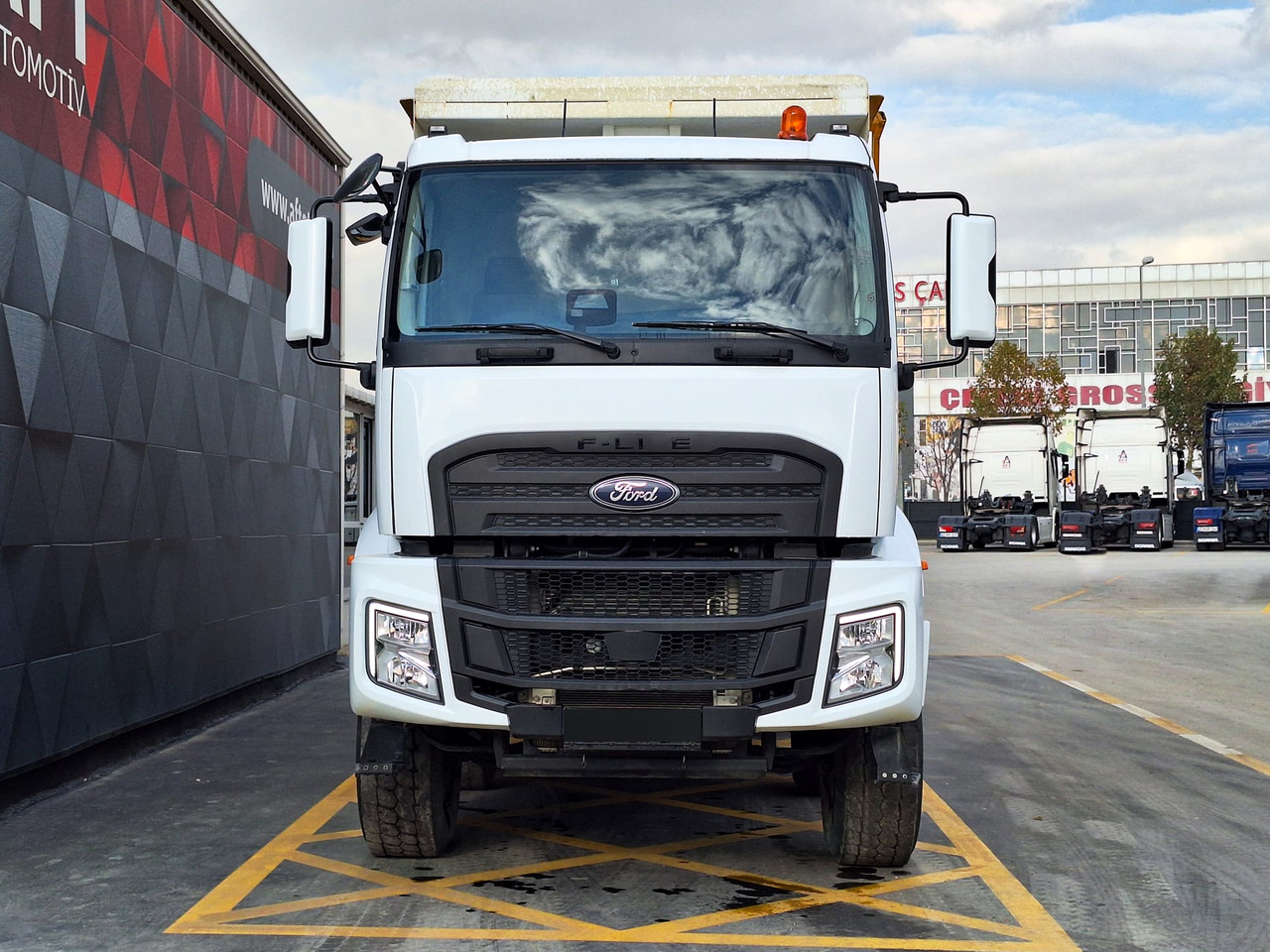 FORD 4445 XD - Truk jungkit: gambar 2 FORD 4445 XD - Truk jungkit: gambar 2