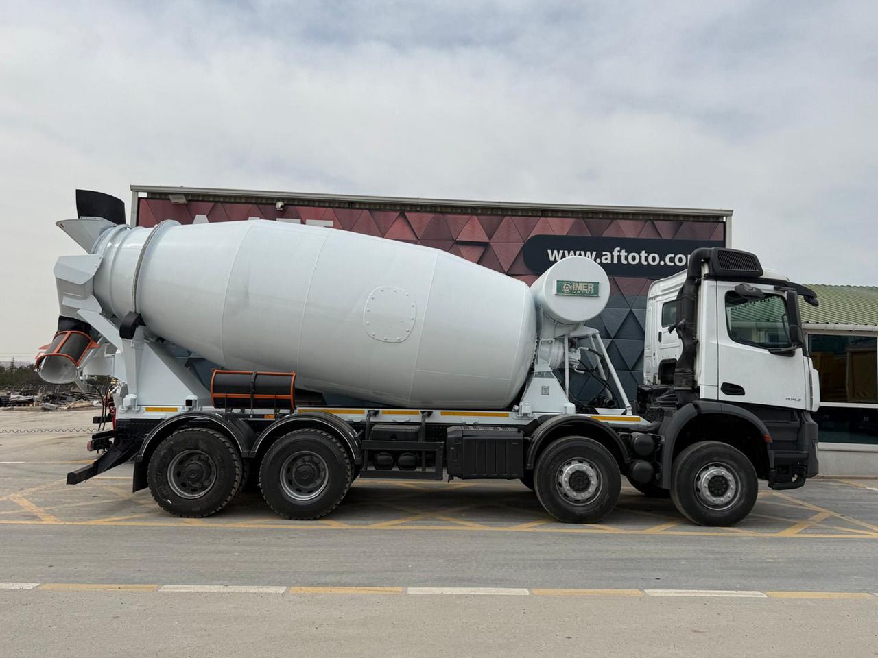 MERCEDES-BENZ 4142 - Truk pengaduk beton: gambar 3 MERCEDES-BENZ 4142 - Truk pengaduk beton: gambar 3