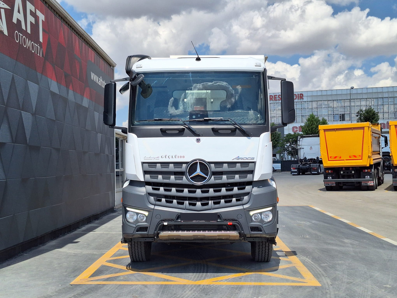 MERCEDES-BENZ AROCS 3345 - Truk jungkit: gambar 2 MERCEDES-BENZ AROCS 3345 - Truk jungkit: gambar 2