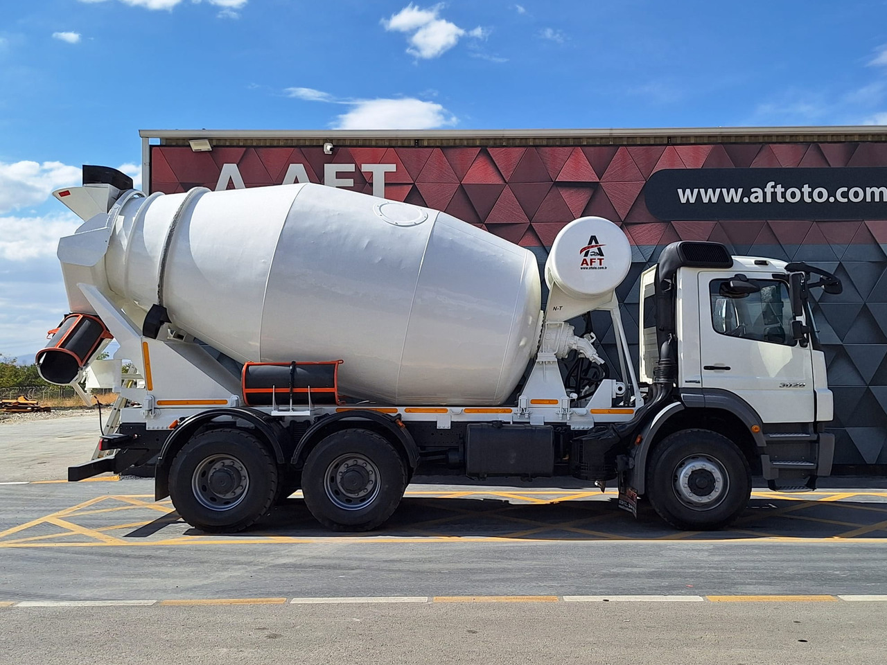 MERCEDES-BENZ AXOR 3028 - Truk pengaduk beton: gambar 4 MERCEDES-BENZ AXOR 3028 - Truk pengaduk beton: gambar 4