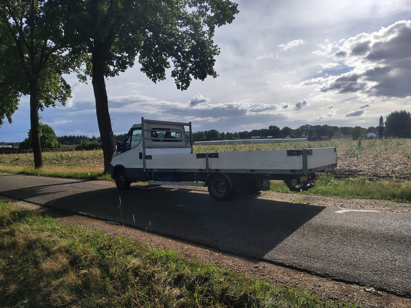 Iveco Daily 35C180 - Van flatbed: gambar 3 Iveco Daily 35C180 - Van flatbed: gambar 3