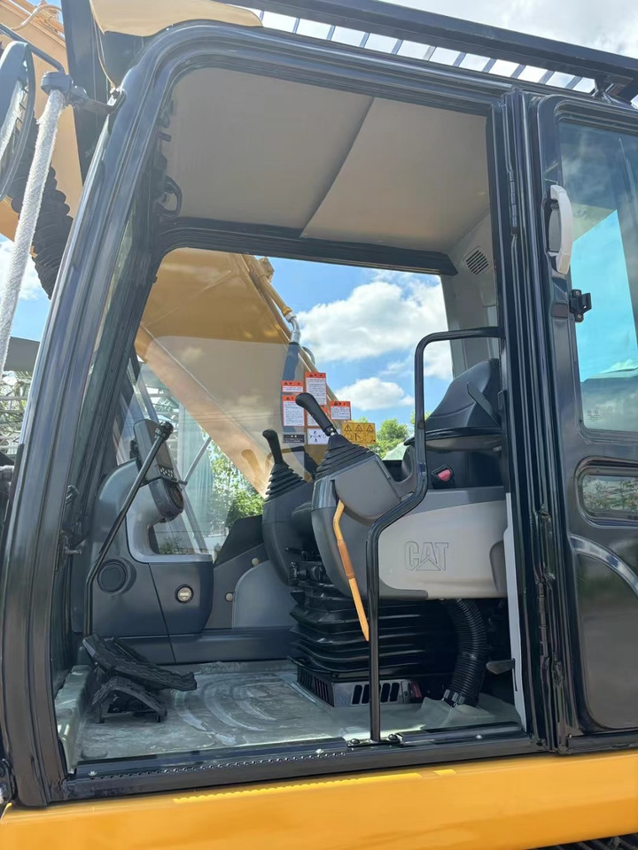 CATERPILLAR 320D2 low hour good condition excavator promotion - Ekskavator perayap: gambar 5 CATERPILLAR 320D2 low hour good condition excavator promotion - Ekskavator perayap: gambar 5