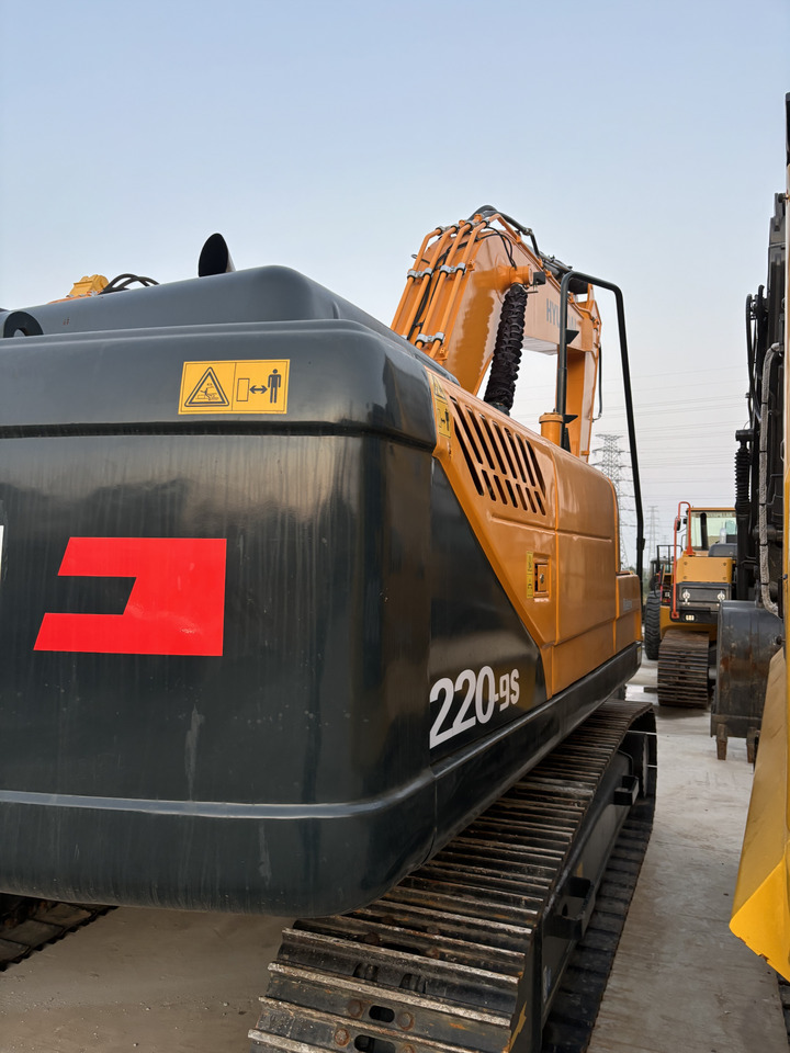 HYUNDAI 220LC—9S Hyundai 20 ton excavator in stock bucket hammer Customizable - Ekskavator perayap: gambar 1 HYUNDAI 220LC—9S Hyundai 20 ton excavator in stock bucket hammer Customizable - Ekskavator perayap: gambar 1