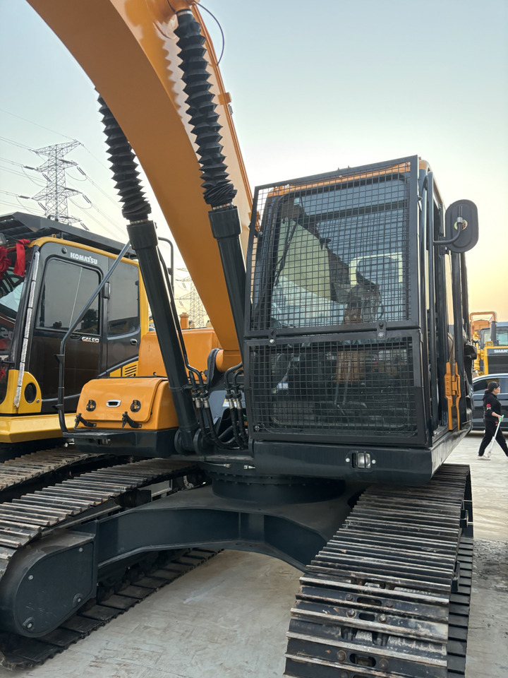 HYUNDAI 220LC—9S Hyundai 20 ton excavator in stock bucket hammer Customizable - Ekskavator perayap: gambar 4 HYUNDAI 220LC—9S Hyundai 20 ton excavator in stock bucket hammer Customizable - Ekskavator perayap: gambar 4