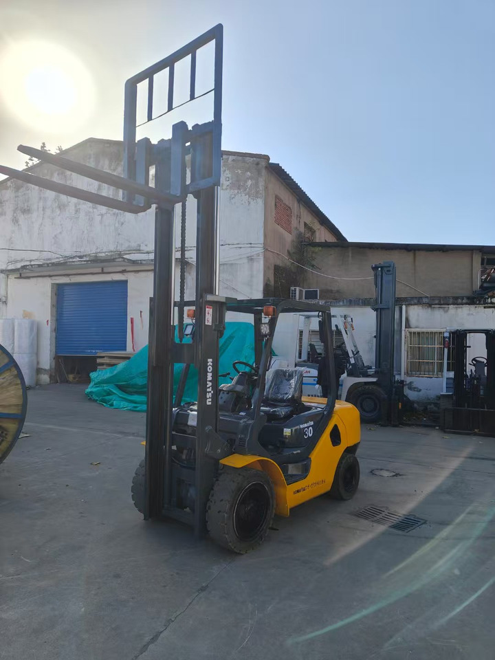 KOMATSU FD30T japan brand used 3 ton forklift - Forklift diesel: gambar 2 KOMATSU FD30T japan brand used 3 ton forklift - Forklift diesel: gambar 2