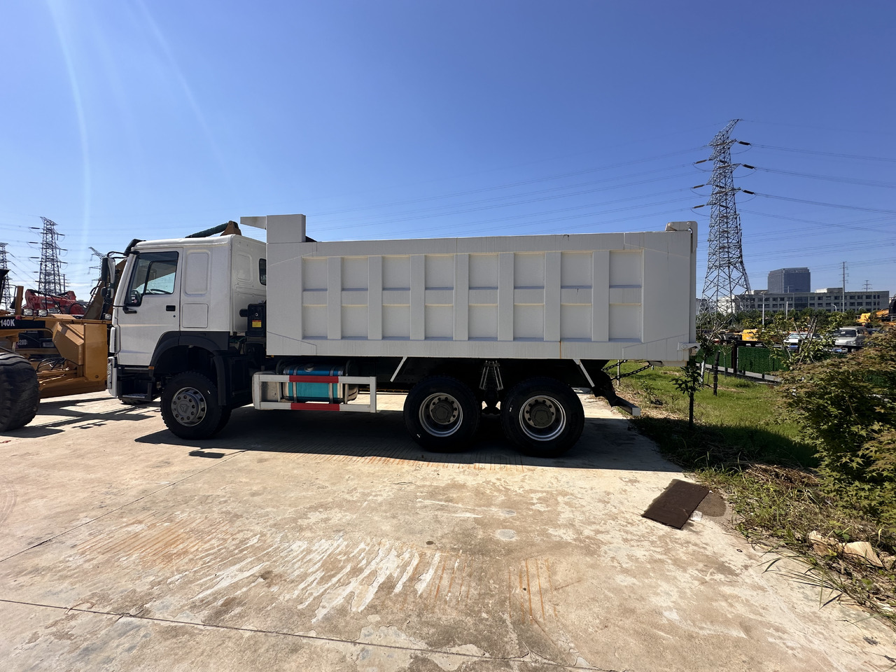 SINOTRUK howo 371 6x4 dump truck SINOTRUK hot sale Customizable - Truk jungkit: gambar 2 SINOTRUK howo 371 6x4 dump truck SINOTRUK hot sale Customizable - Truk jungkit: gambar 2