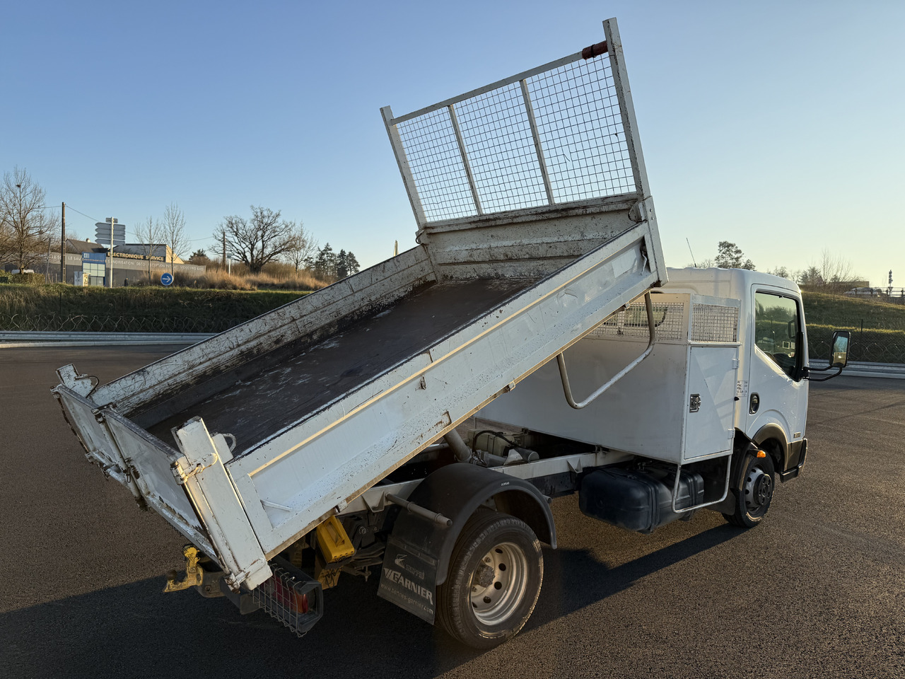 NISSAN CABSTAR 35.11 - Van jungkit: gambar 3 NISSAN CABSTAR 35.11 - Van jungkit: gambar 3