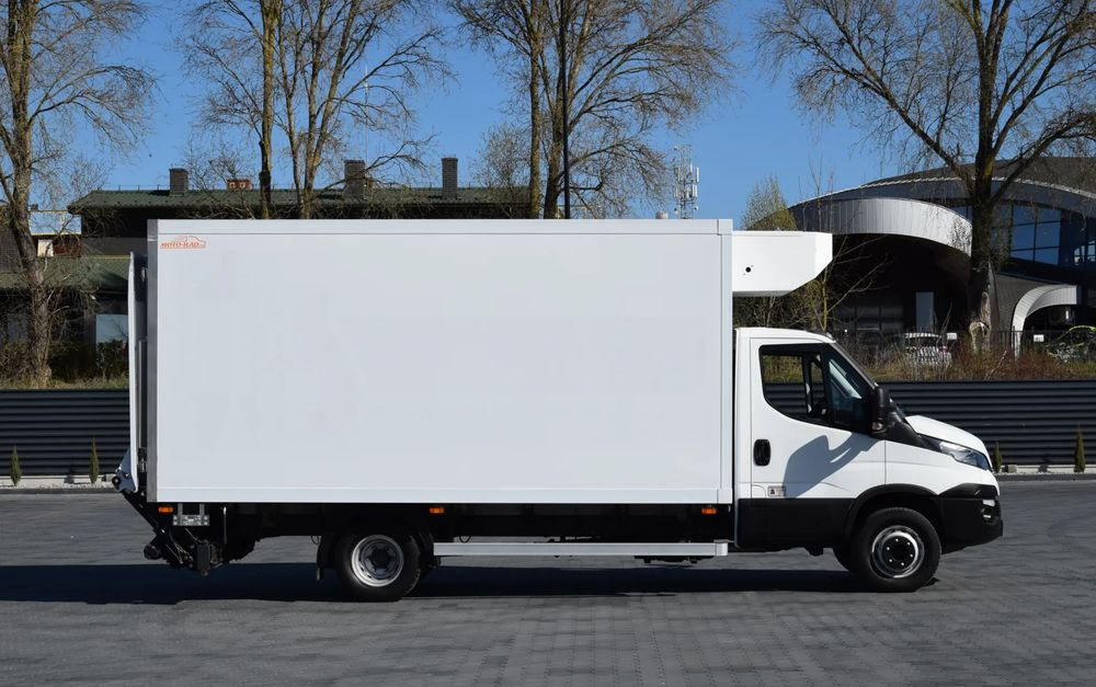 Iveco DAILY 70C18 / 3.0 - 180 KM / AUTOMAT HI-MATIC / 3 OSOBY / CHŁODNIA - MROŹNIA 4,55 M / AGREGAD FRIGOBLOCK / WINDA SORENSEN / KLIMA / TEMPOMAT / KAMERA COFANIA / REGULOWANE ZAWIESZENIE / SERWISOWA - Truk berpendingin: gambar 4 Iveco DAILY 70C18 / 3.0 - 180 KM / AUTOMAT HI-MATIC / 3 OSOBY / CHŁODNIA - MROŹNIA 4,55 M / AGREGAD FRIGOBLOCK / WINDA SORENSEN / KLIMA / TEMPOMAT / KAMERA COFANIA / REGULOWANE ZAWIESZENIE / SERWISOWA - Truk berpendingin: gambar 4