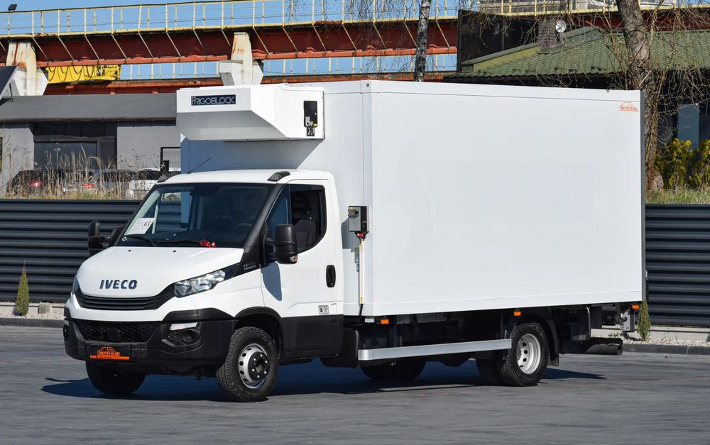 Iveco DAILY 70C18 / 3.0 - 180 KM / AUTOMAT HI-MATIC / 3 OSOBY / CHŁODNIA - MROŹNIA 4,55 M / AGREGAD FRIGOBLOCK / WINDA SORENSEN / KLIMA / TEMPOMAT / KAMERA COFANIA / REGULOWANE ZAWIESZENIE / SERWISOWA - Truk berpendingin: gambar 1 Iveco DAILY 70C18 / 3.0 - 180 KM / AUTOMAT HI-MATIC / 3 OSOBY / CHŁODNIA - MROŹNIA 4,55 M / AGREGAD FRIGOBLOCK / WINDA SORENSEN / KLIMA / TEMPOMAT / KAMERA COFANIA / REGULOWANE ZAWIESZENIE / SERWISOWA - Truk berpendingin: gambar 1