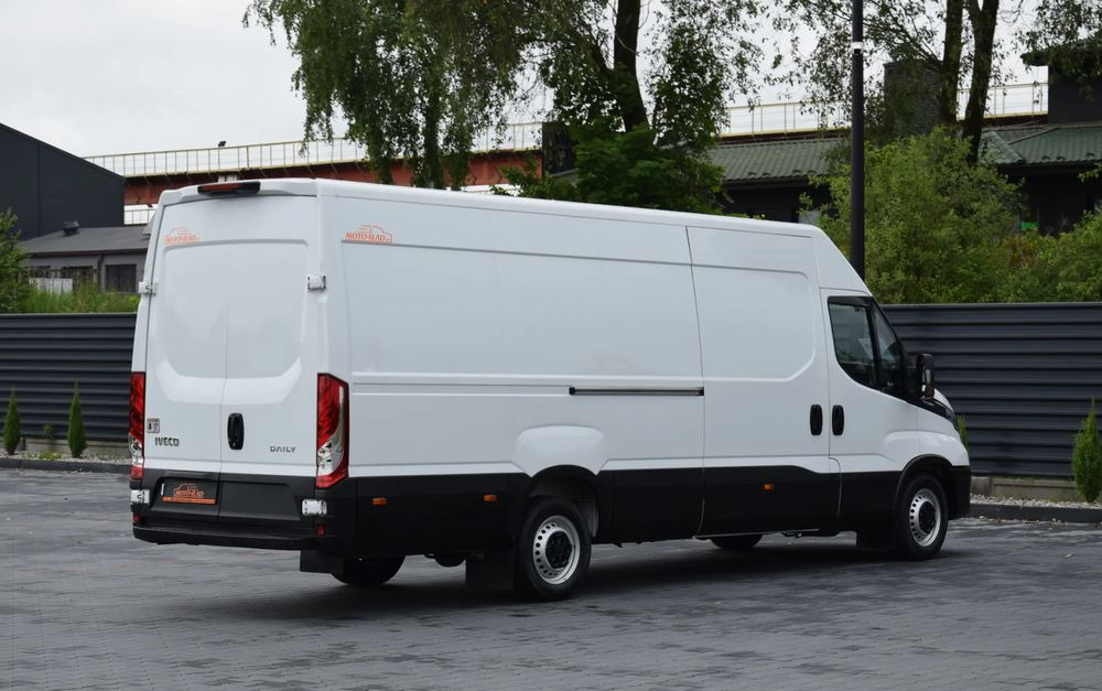 Iveco DAILY MAXI 35S16 / 2.3 - 160 KM / AUTOMAT HI-MATIC / NOWY MODEL / 3 OSOBY / DOSTAWCZE / BLASZAK / KLIMA / CZUJNIKI COFANIA / NISKI PRZEBIEG / 2022 / SERWISOWANY / Z NIEMIEC - Van panel: gambar 5 Iveco DAILY MAXI 35S16 / 2.3 - 160 KM / AUTOMAT HI-MATIC / NOWY MODEL / 3 OSOBY / DOSTAWCZE / BLASZAK / KLIMA / CZUJNIKI COFANIA / NISKI PRZEBIEG / 2022 / SERWISOWANY / Z NIEMIEC - Van panel: gambar 5