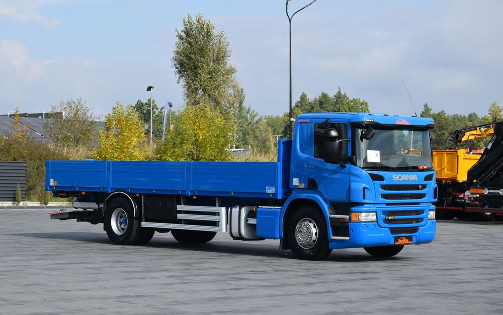 Scania P250 / EURO 6 / SKRZYNIA 7.8 M / WINDA DHOLLANDIA / PODUSZKI NA TYLNEJ OSI / RETARDER / KLIMA / TEMPOMAT / SERWISOWANY / SPROWADZONY - Truk flatbed: gambar 3 Scania P250 / EURO 6 / SKRZYNIA 7.8 M / WINDA DHOLLANDIA / PODUSZKI NA TYLNEJ OSI / RETARDER / KLIMA / TEMPOMAT / SERWISOWANY / SPROWADZONY - Truk flatbed: gambar 3