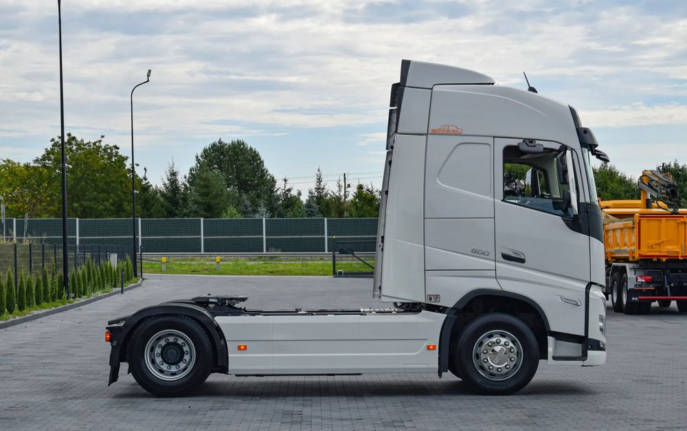 Volvo FH500 / EURO 6 / NOWY MODEL / KLIMATYZACJA POSTOJOWA / ACC / LEDY / 2 ZBIORNIKI PALIWA / FULL SPILERY / 2021 / SERWISOWANY / SPROWADZONY - Tractor head: gambar 4 Volvo FH500 / EURO 6 / NOWY MODEL / KLIMATYZACJA POSTOJOWA / ACC / LEDY / 2 ZBIORNIKI PALIWA / FULL SPILERY / 2021 / SERWISOWANY / SPROWADZONY - Tractor head: gambar 4