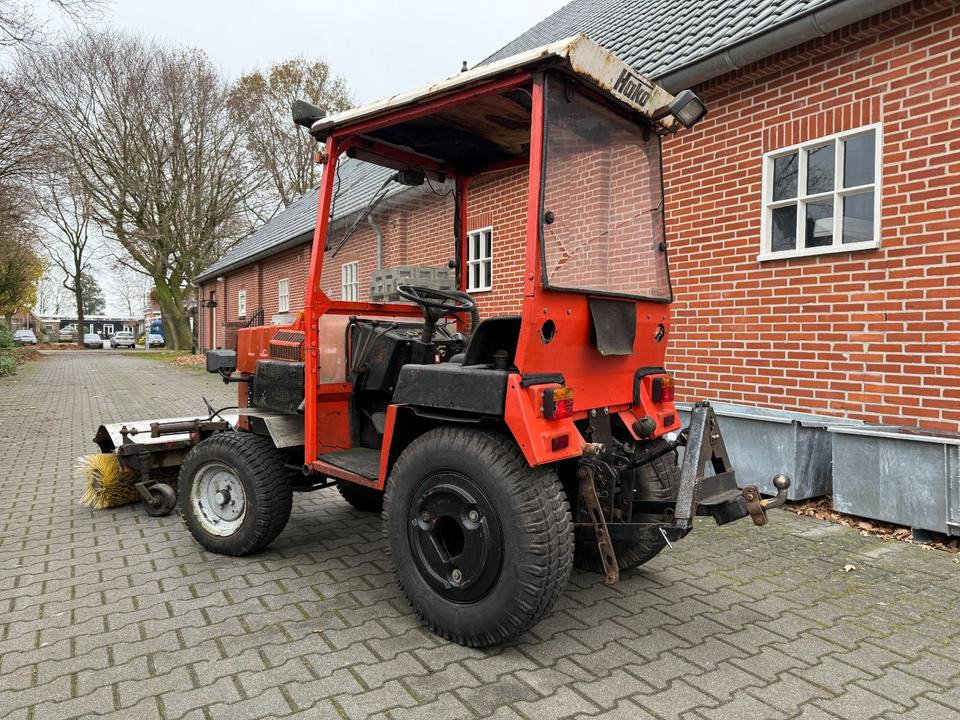 Kleintraktor Hako 3800D Hydrostat mit hydraulischer Kehrbürste - Traktor kompak: gambar 3 Kleintraktor Hako 3800D Hydrostat mit hydraulischer Kehrbürste - Traktor kompak: gambar 3
