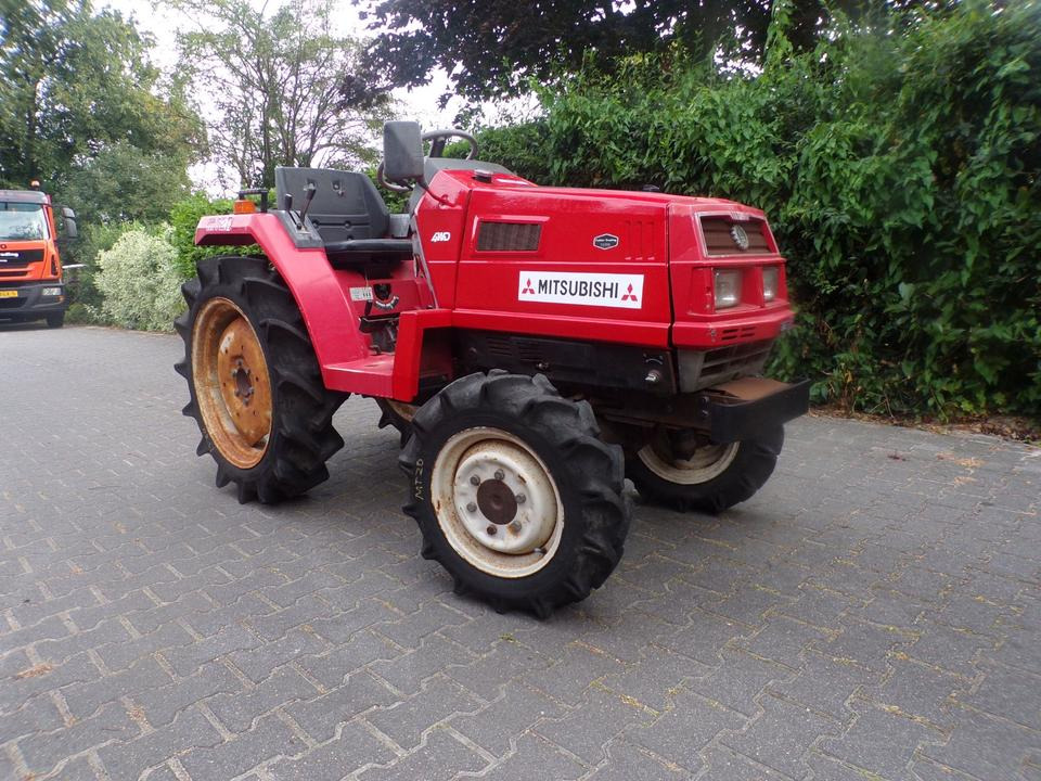 Kleintraktor Mitsubishi MT20 - Traktor kompak: gambar 1 Kleintraktor Mitsubishi MT20 - Traktor kompak: gambar 1