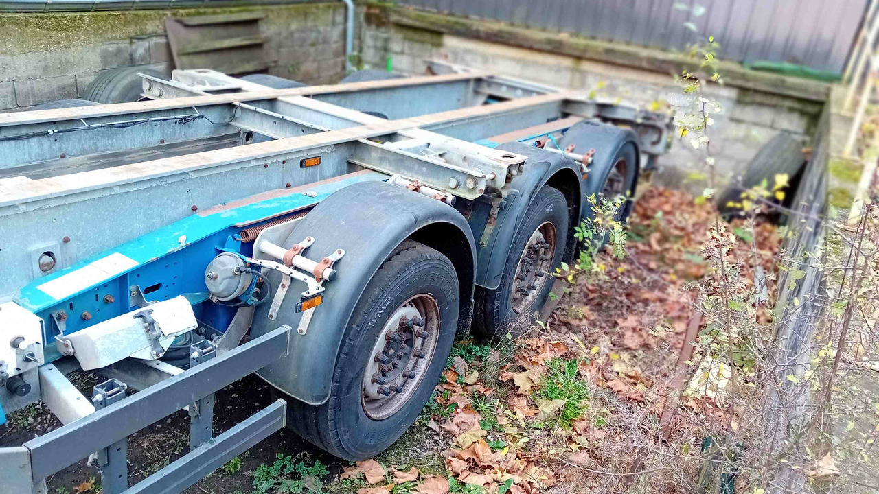 SCHMITZ CARGOBULL châssis porte-conteneur semi-remorque Os - type SGF*3 - adaptable pour conteneur 20' et 40' - Semi-trailer pengangkut mobil: gambar 3 SCHMITZ CARGOBULL châssis porte-conteneur semi-remorque Os - type SGF*3 - adaptable pour conteneur 20' et 40' - Semi-trailer pengangkut mobil: gambar 3