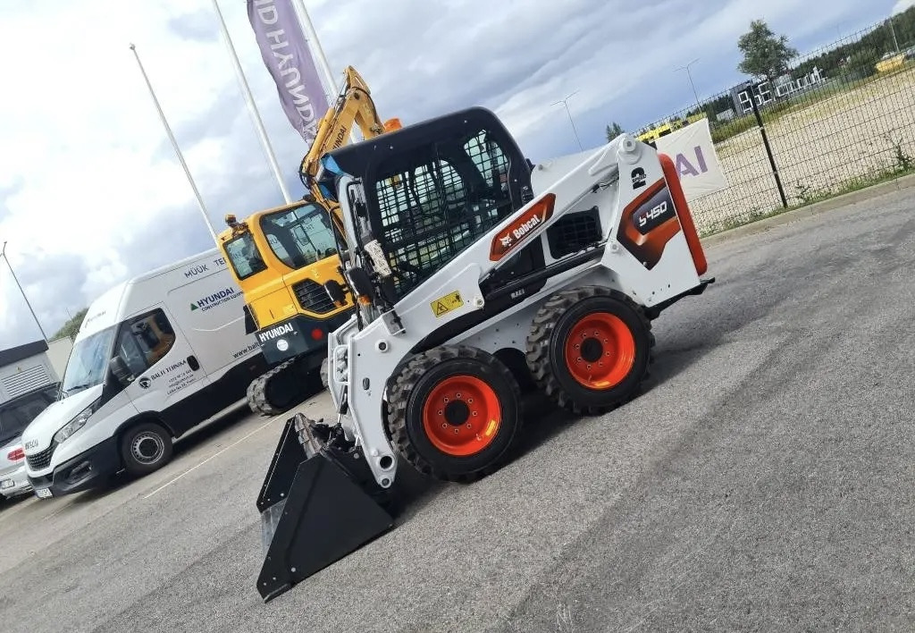 BOBCAT S450 - Skid steer: gambar 1 BOBCAT S450 - Skid steer: gambar 1